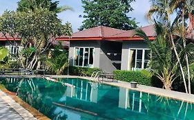 Airport Garden Resort